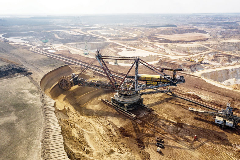 «صفقة المعادن».. ماذا تمتلك أوكرانيا لكسب ترامب؟