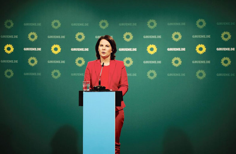 أنالينا بربوك: محاولة الإقلاع بعد مراكمة الأخطاء...!