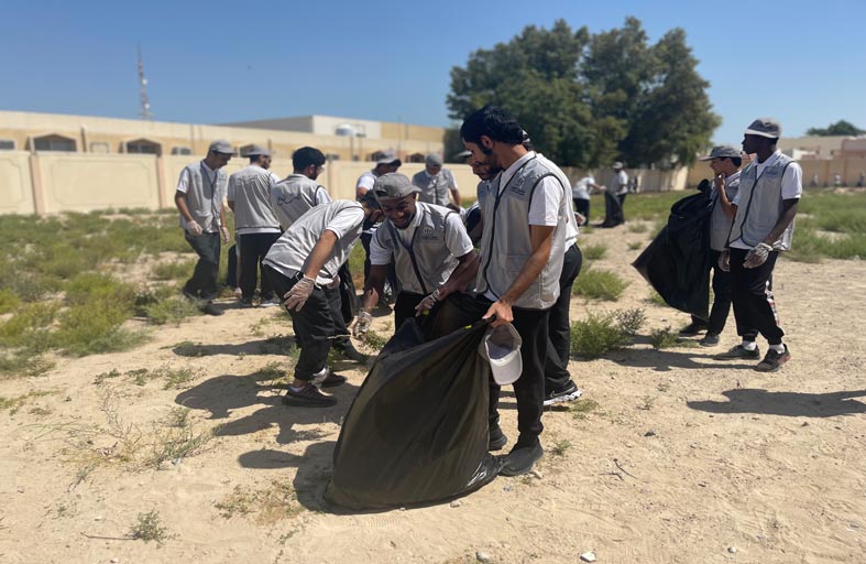 الشـــارقة للتطوع يستقطب طلبة من مدرسة تريم عمران للتطوع البيئي