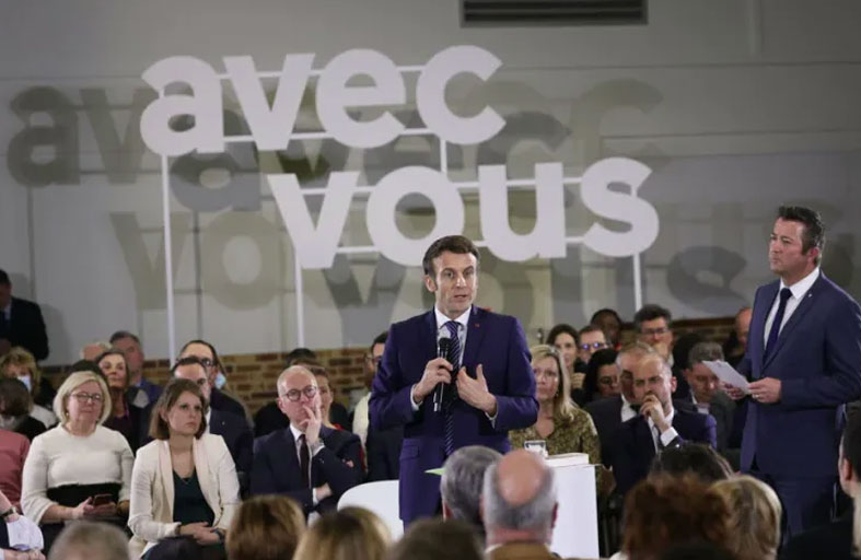 فايننشال تايمز: ماكرون يخوض أصعب صراع للفوز بالرئاسة