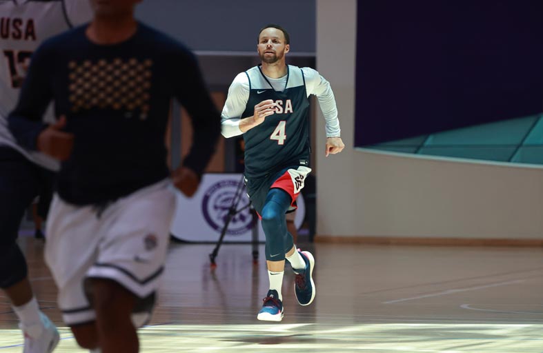 ستيفن كاري يؤكد أهمية مباريات المنتخب الأمريكي لكرة السلة في أبوظبي لاستعداداته لدورة الألعاب الأولمبية