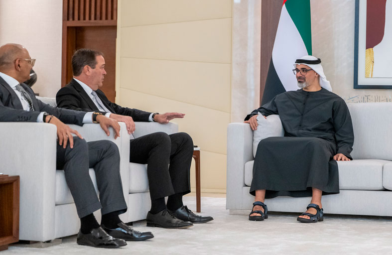 خالد بن محمد بن زايد يلتقي رئيس مجلس الإدارة والرئيس التنفيذي لشركة «سيسكو»