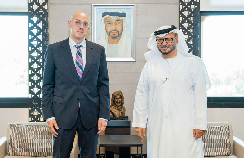 قرقاش يستقبل سفير أوكرانيا بمناسبة انتهاء مهام عمله