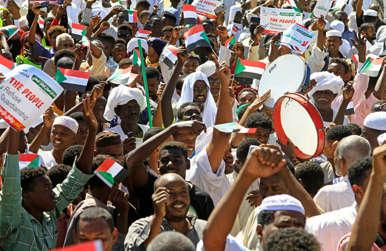 السودان.. ماذا يقول الفرقاء عن «مقترح الدستور الانتقالي»؟