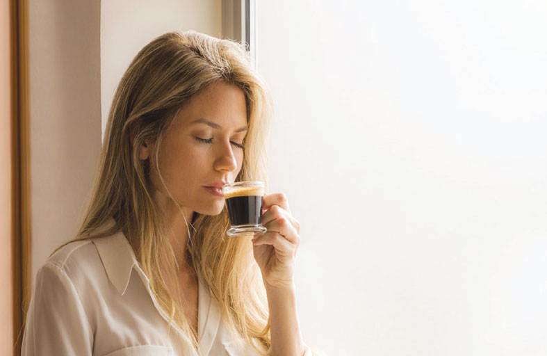 اتهامات تطال الكافيين.. شكوك حول تحالفه مع بكتيريا إيكولاي لمقاومة المضادات