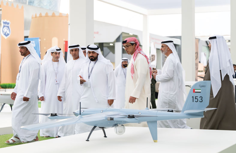 منصور بن زايد يزور آيدكس 2025 ويطلع على أحدث ما تعرضه الشركات الوطنية والدولية 