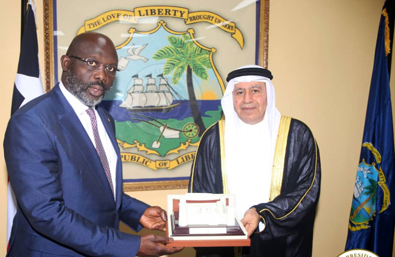 رئيس ليبيريا يتسلم أوراق اعتماد سفير الدولة غير المقيم