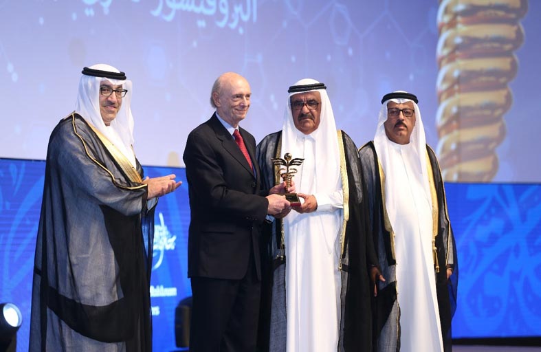 جائزة حمدان بن راشد العالمية الكبرى تشيد بحصول الأمريكي آلتر على جائزة نوبل في الطب