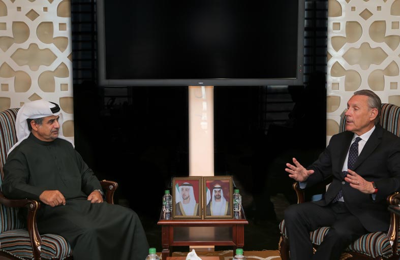 وكيل دائرة القضاء في أبوظبي يستقبل السفير الأمريكي