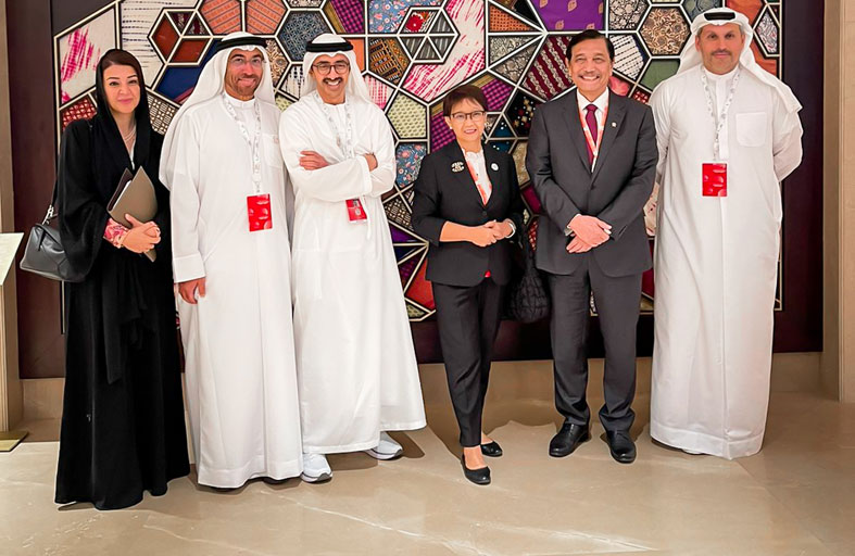 عبدالله بن زايد يحضر جانبا من جلسات قمة مجموعة العشرين في الهند 