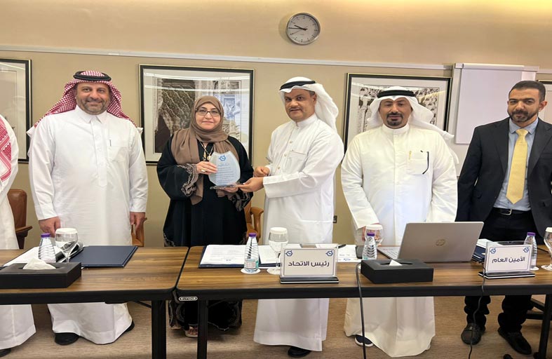 الكيميائي الخليجي يشيد بأنشطة الإمارات مكرماً موزة الشامسي ويشهد الأولمبياد العالمي بالرياض  