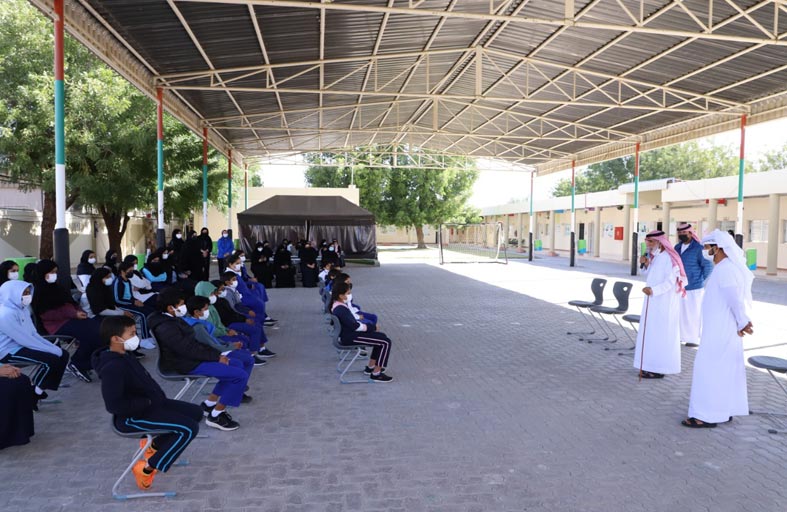 مجلس أولياء أمور الطلبة والطالبات بالمنطقة الوسطى يزور مدارس منطقة نزوى ويلتقي الطلبة ويحفزهم للتفوق