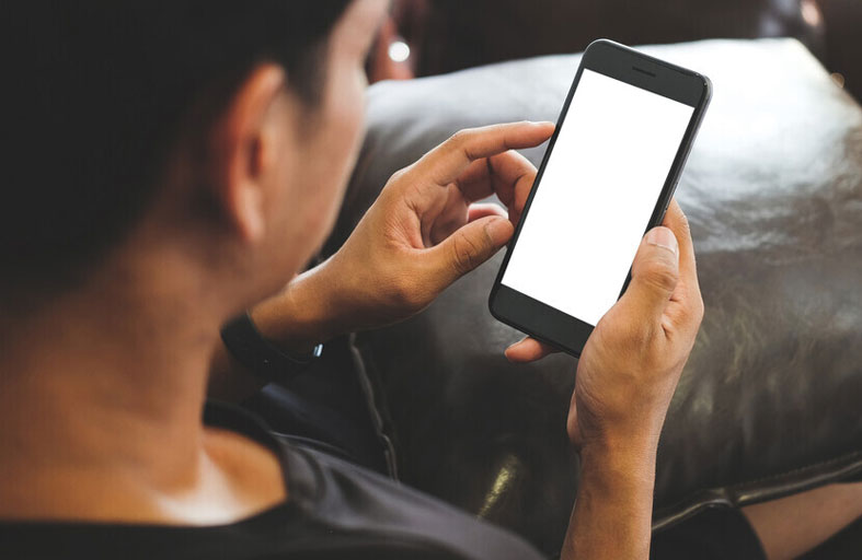 قلق التلميح.. رسائل الهاتف قد تجعل عقلك في حالة تأهب دائم