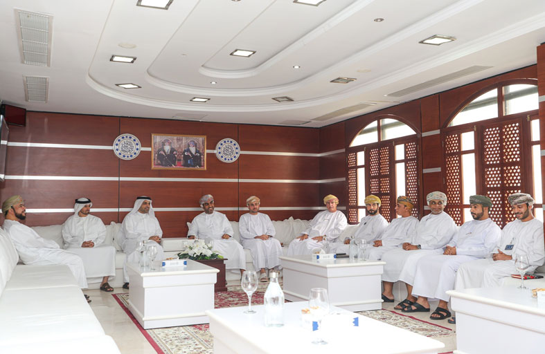 غرف دبي تبحث تعزيز التعاون التجاري مع غرفة عُمان وميناء صحار