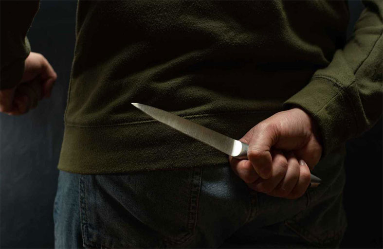 يقتل والده لـ«حماية أمه»