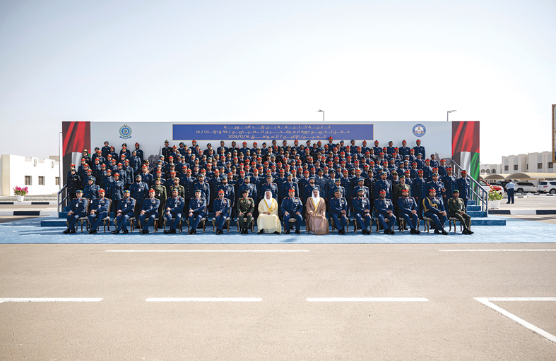 هزاع بن زايد يشهد حفل تخريج كلية خليفة بن زايد الجوية 