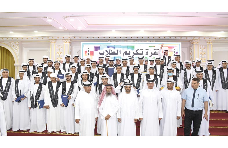 مدرسة الدهماء تحتفل بتخريج 178 طالباً من الدفعة السابعة عشرة