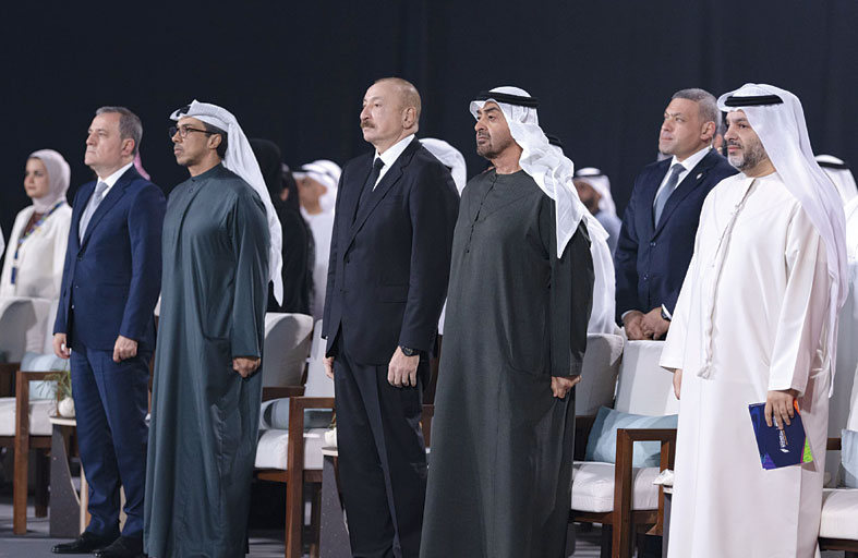 رئيس الدولة: الدورة تعزز الحوار والتعارف والتنافس بين شباب العالم على أرض الإمارات 