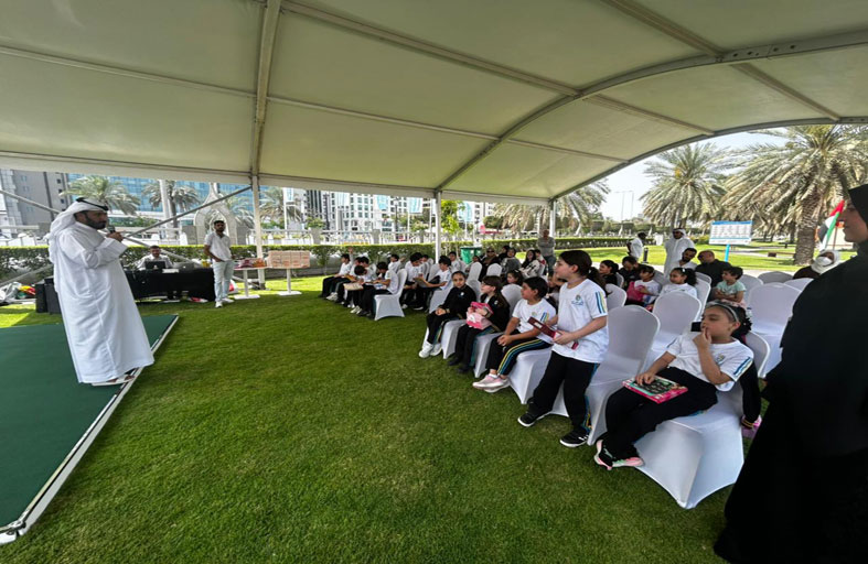 بلدية مدينة أبوظبي تنظم فعالية توعوية بمناسبة (يوم الأرض) على كورنيش أبوظبي 