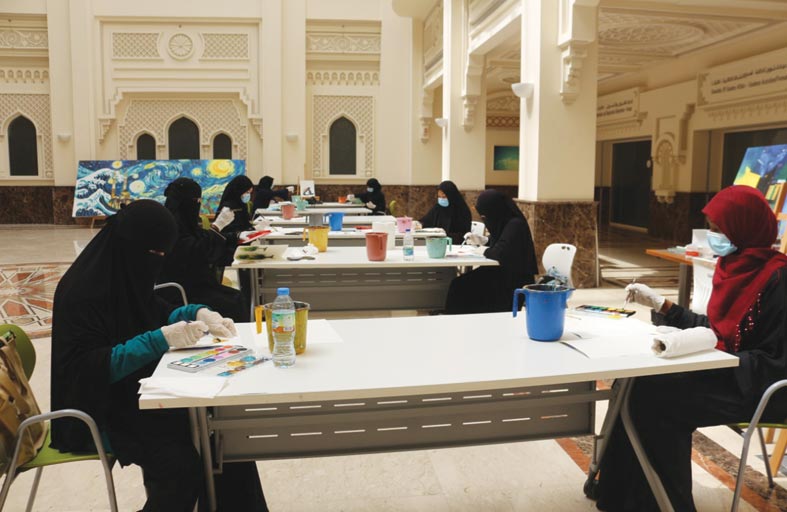 المرسم الجامعي بعمادة شؤون الطالبات بالجامعة القاسمية ينظم ورشة الألوان المائية
