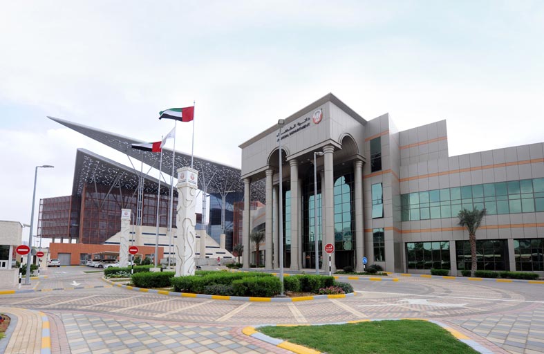 دائرة قضاء أبوظبي تستعرض أمام وفد من محاكم دبي آليات استخدام نظم الاتصال المرئي بالمحاكم