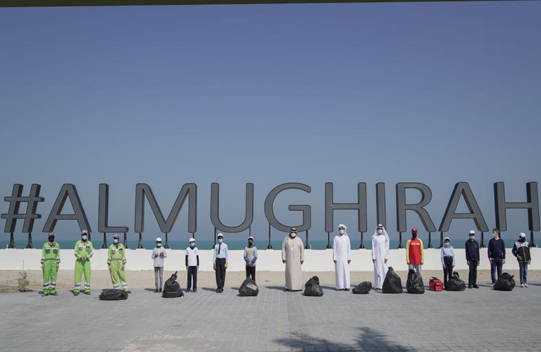 حملة نظافة في شاطئ مدينة المرفأ