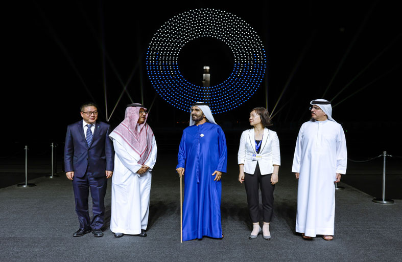 محمد بن راشد يدشّن أكبر مشروع للطاقة الشمسية المركّزة على مستوى العالم