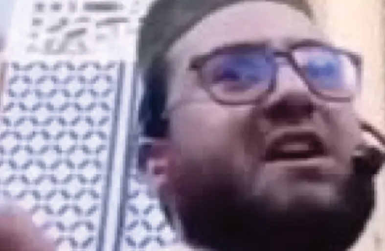 إمام يمنع النساء من الصلاة بالمسجد يثير جدلا 