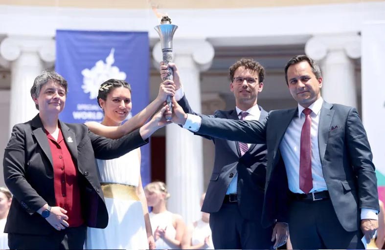 بحضور الرئيسة اليونانية وفي احتفال أسطوري  إيقاد شعلة الألعاب العالمية للأولمبياد الخاص برلين 2023 