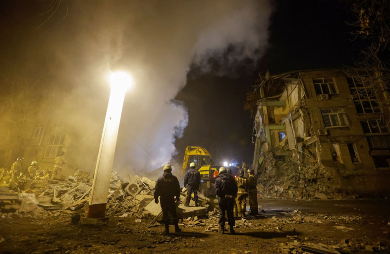 ارتفاع حصيلة قصف مبنى سكني في مدينة دنيبرو إلى 40 قتيلا