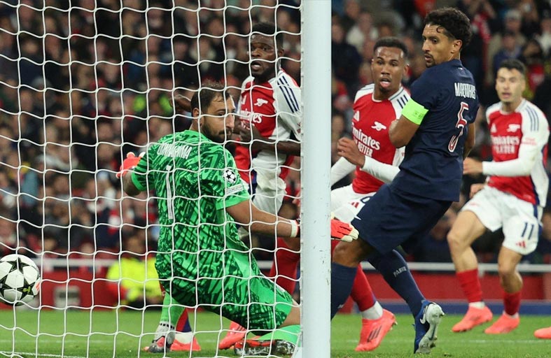 أرسنال يهزم سان جرمان وانتصارات عريضة للفرق الكبيرة 