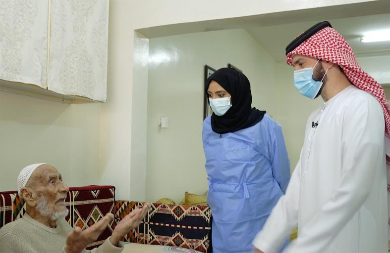 اجتماعية الشــارقة تواصل حملتها للتطعيم المنزلي لكبار المواطنين وذويهم 