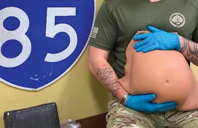 تهريب مخدرات داخل بطن مزيفة