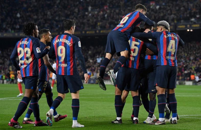 برشلونة يبتعد 8 نقاط في الصدارة مقابل سقوط ريال 