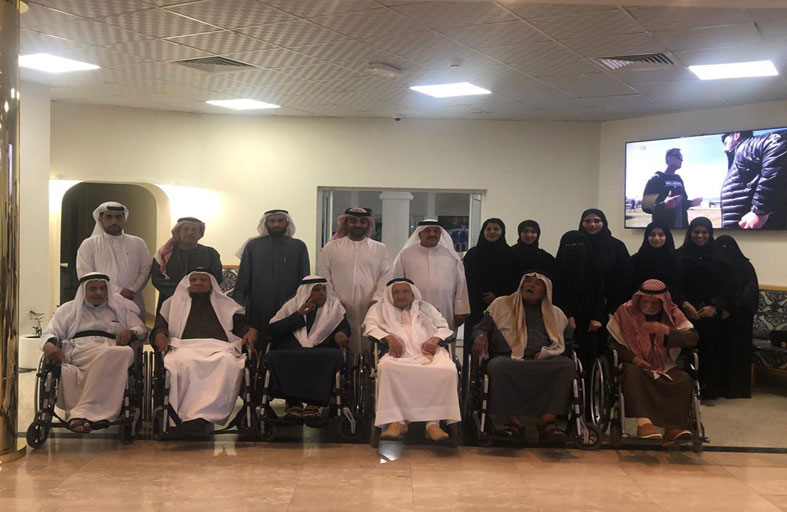 لجنة الأسرة  في المجلس الاستشاري لإمارة الشارقة تبدأ أعمالها بزيارة دار رعاية المسنين واللقاء بكبار السن ومجالستهم 