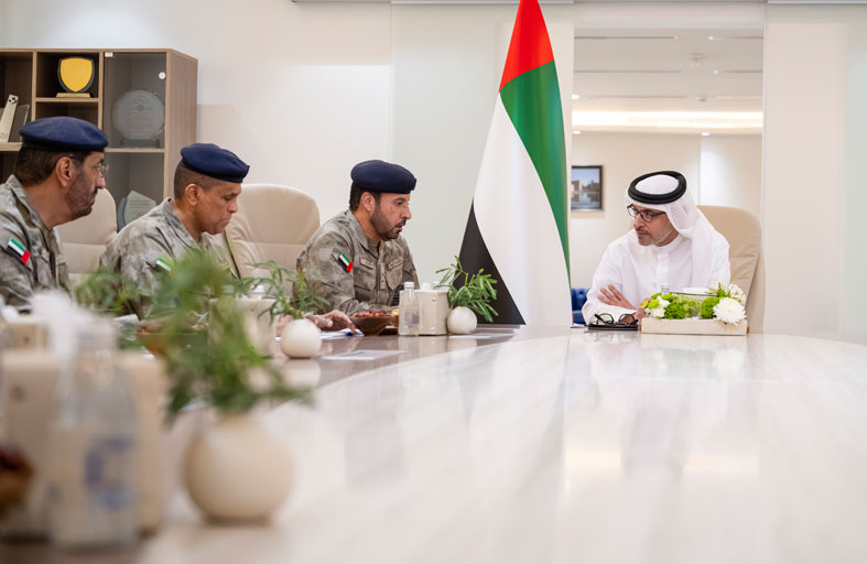 هزاع بن زايد يزور مديرية شرطة منطقة العين ويطّلع على برامجها التطويرية ومستوى الجاهزية الأمنية