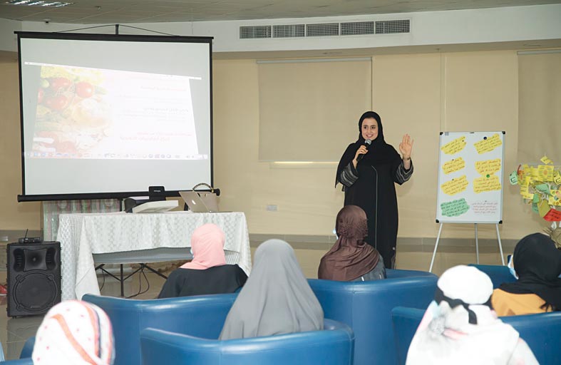 الجامعة القاسمية تنظم ورشة عن التغذية الصحية المتكاملة لطالبات السكن الداخلي