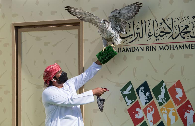 الكندي وبن غدير يحصدان «رمز بيور جير» في بطولة فخر الأجيال للصيد بالصقور «التلواح» 