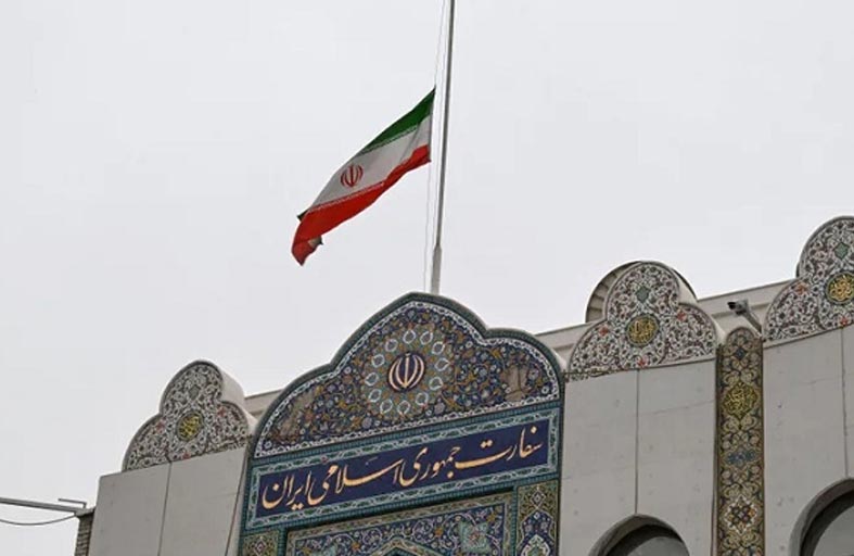 اقتحام سفارة إيران في دمشق.. والعراق يخلي سفارته