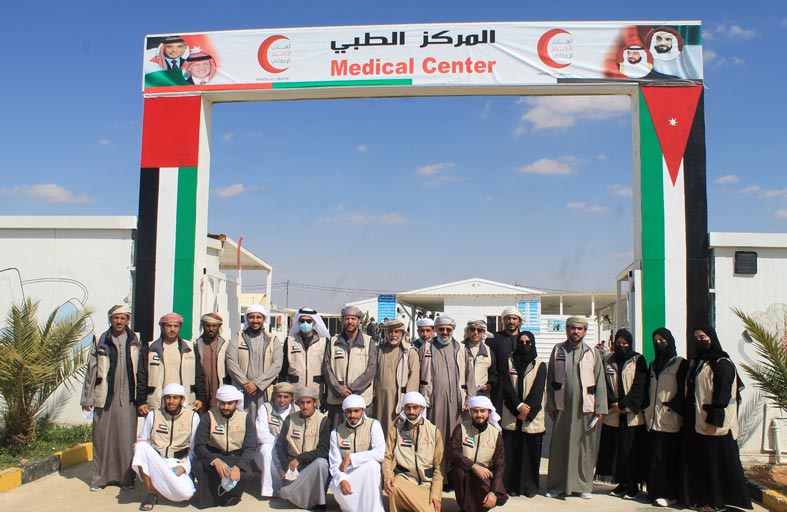 مهام تطوعية لطلاب جامعة محمد بن زايد للعلوم الإنسانية في المخيم الإماراتي الأردني