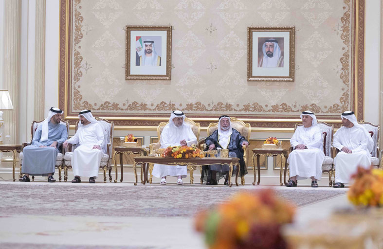 حاكم الشارقة يستقبل المهنئين بشهر رمضان المبارك في قصر البديع