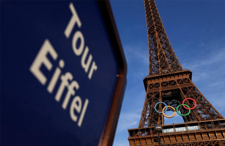 جدل بفرنسا حول إبقاء الحلقات الأولمبية على برج إيفل