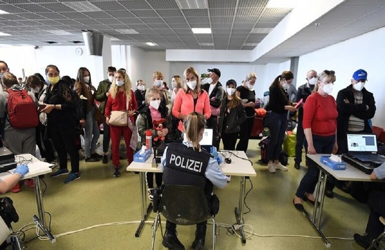 اتهامات لفرنسا بمحاولة ترحيل مهاجرين إلى سوريا