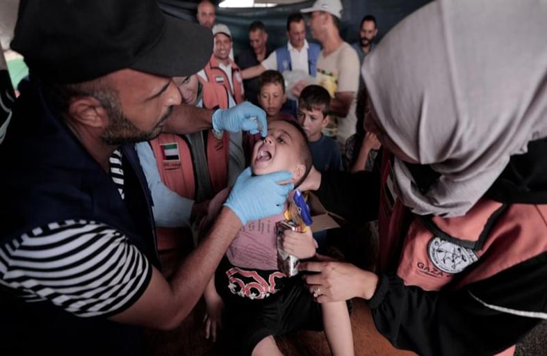 فخر الوطن يشيد بجهود أبطال خط الدفاع الأول في إنجاح الحملة الإماراتية للتطعيم ضد شلل الأطفال في غزة 