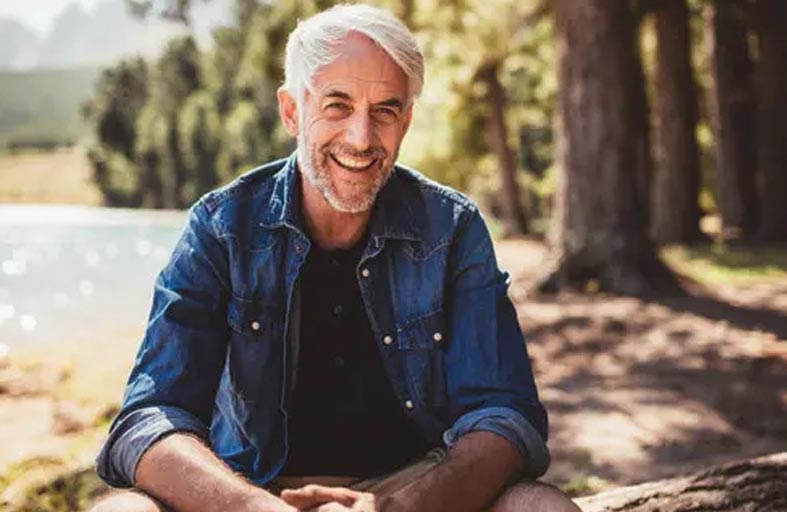 شباب بعد الستين..  8 عادات يومية تحمل السر