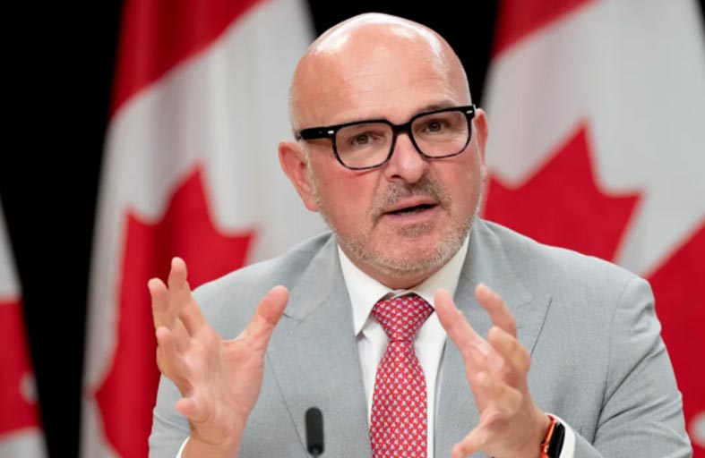 استقالة وزير العمل الكندي في انتكاسة جديدة لترودو 