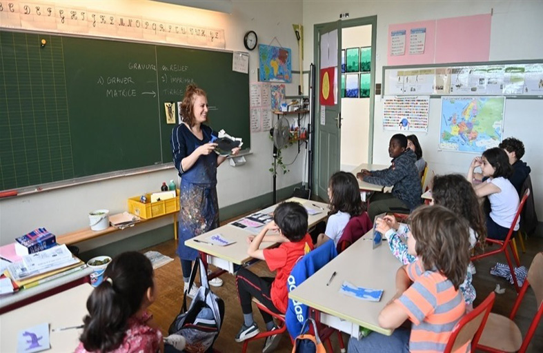 باحثة فرنسية تُحذّر من خطر تنظيم الإخوان الإرهابي في المدارس الثانوية