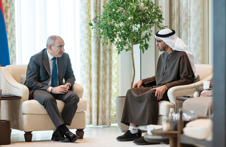 رئيس الدولة يؤكد حرص الإمارات على دعم استقرار منطقة القوقاز وتحقيق التنمية لشعوبها  