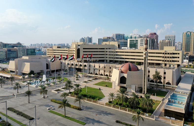 بلدية مدينة أبوظبي تدعو أفراد المجتمع للحفاظ على المظهر العام من تخزين أو ترك أي مواد بالأماكن العامة
