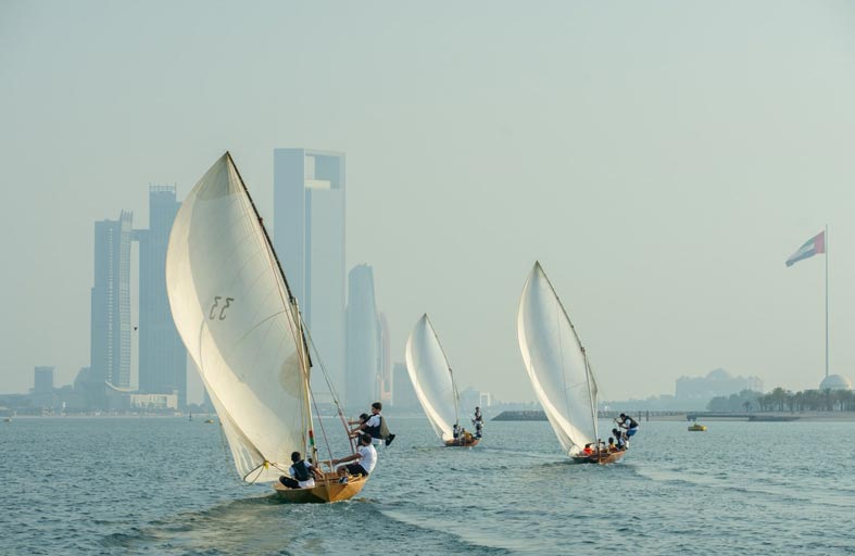 «أبوظبي للرياضات البحرية» يطلق موسمه الصيفي